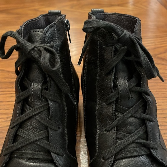 Naot Patu lace up ankle boots, size 38 (7.5) - Picture 9 of 16